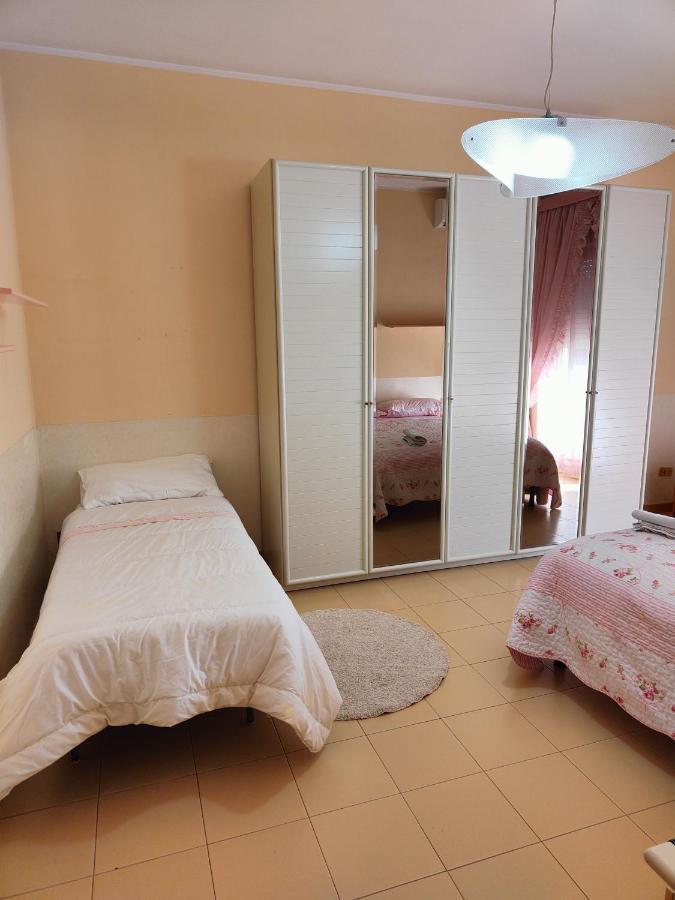 Appartamento In Villa Virginia Fino A 10 Ospiti Mondragone Luaran gambar