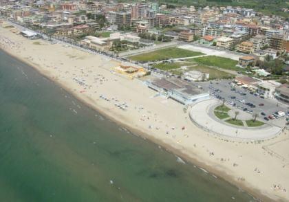 Appartamento In Villa Virginia Fino A 10 Ospiti Mondragone Luaran gambar